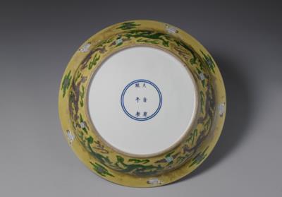 图片[2]-Plate with green and brown dragons on a yellow ground, Qing dynasty, Kangxi reign (1662-1722)-China Archive